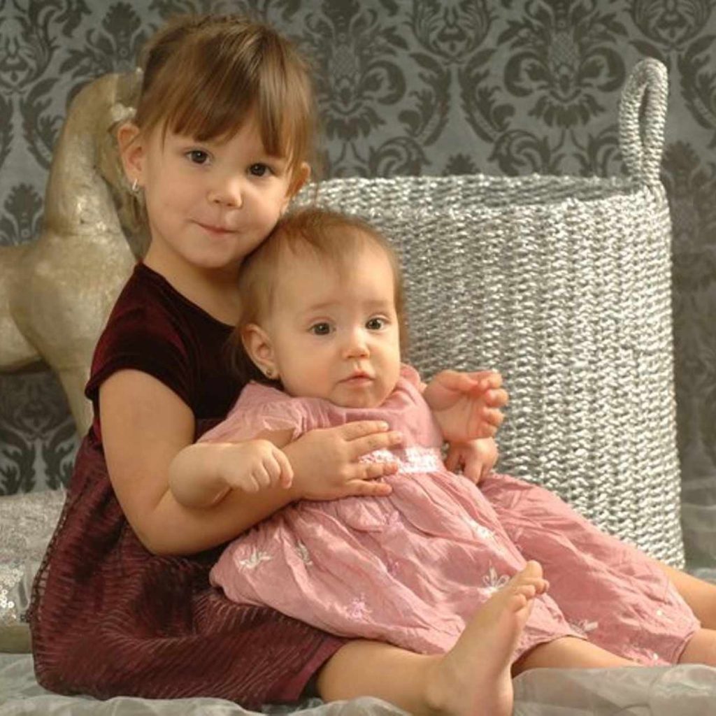 2 kleine Mädchen